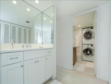 Two Bedroom Walk to Beach Rental Condo in Siesta Key